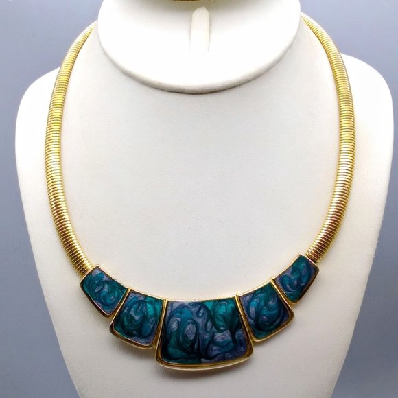 Chic Vintage Pucci Era Crescent Necklace, Gold Tone Omega Chain Choker with Teal - Picture 1 of 5